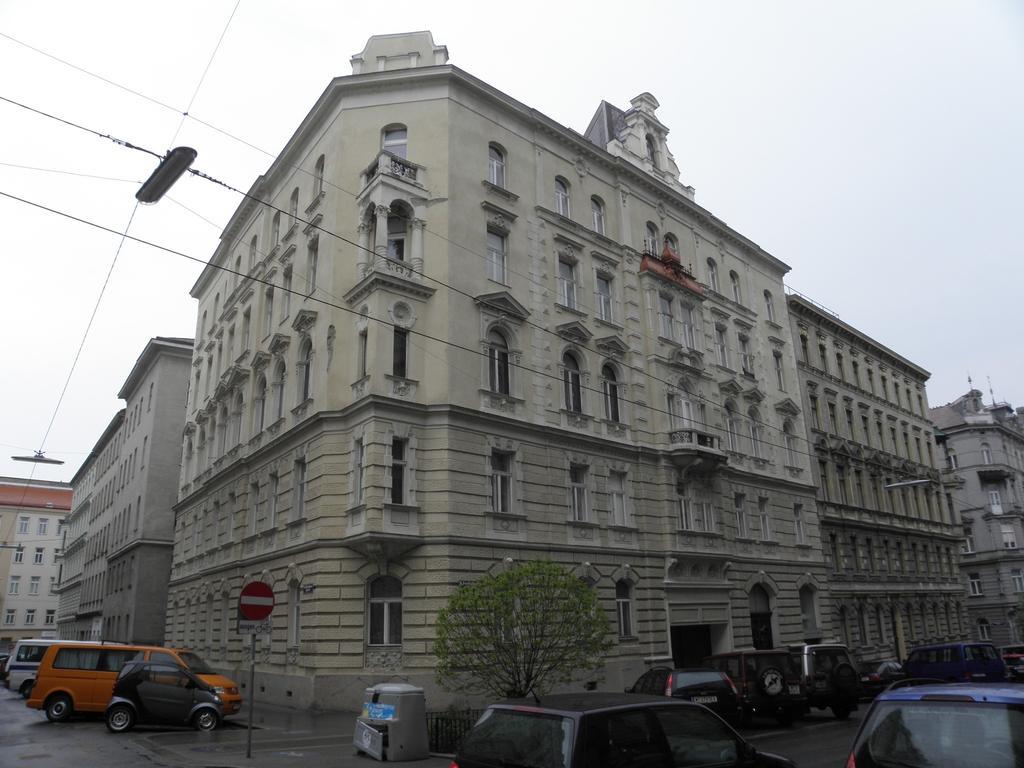 Apartments Fuchsthallergasse Vienna Esterno foto
